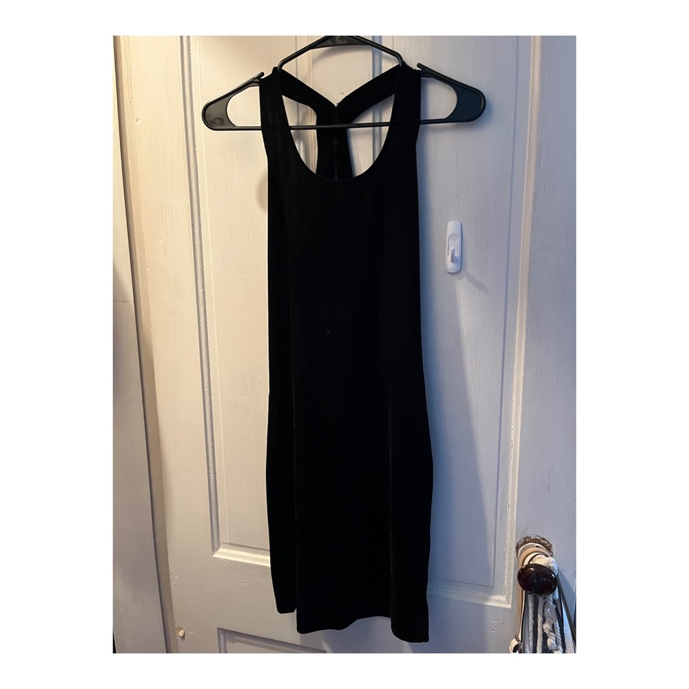 Sleeveless tight black velvet dress